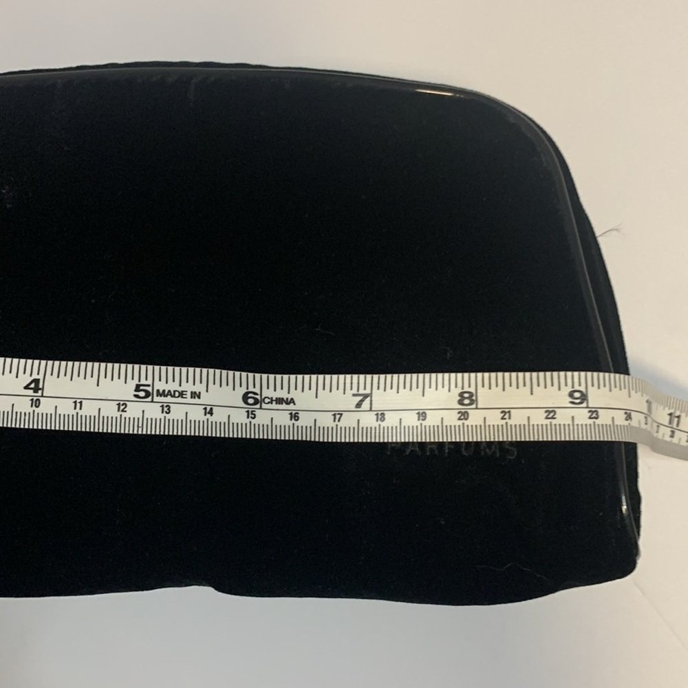 CHANEL (PARFUM) BLACK VELVET BAG…CLUTCH/MAKEUP BAG/ANYTHING BAG😊❤️😊 - Picture 6 of 13